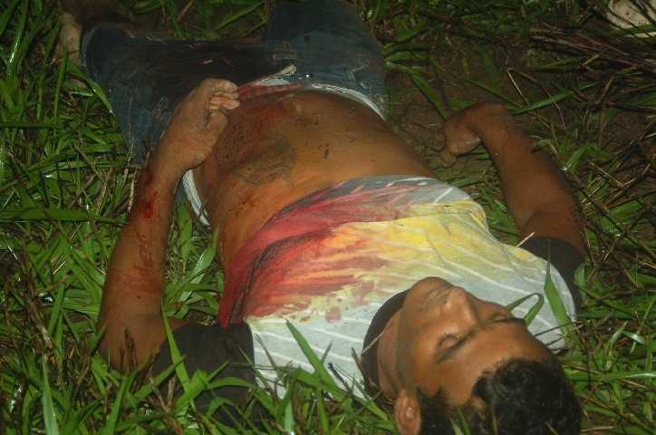 A vítima, Romário Souza da Silva, que foi assassinado com uma facada na região próximo ao coração