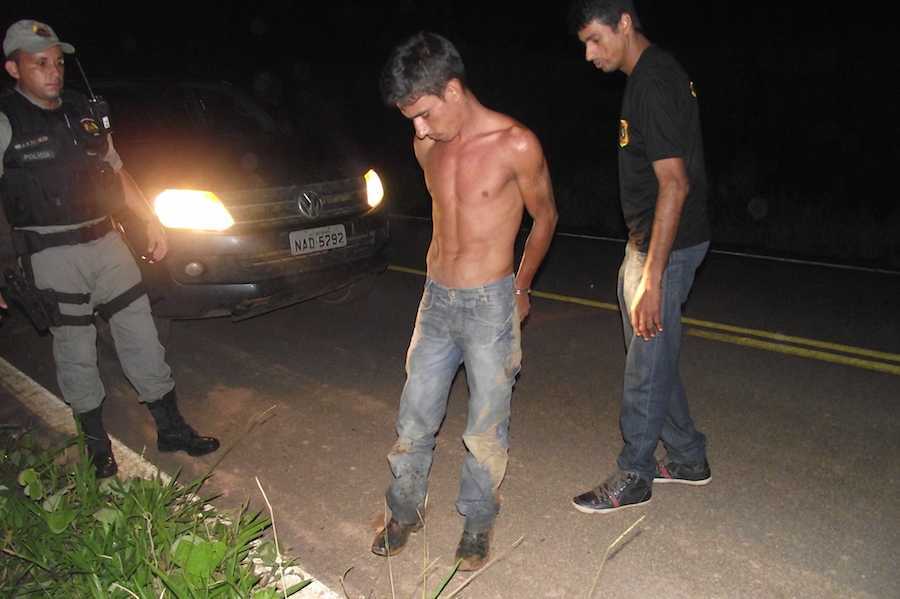 Antonio foi preso andando pela estrada, cerca de oito horas depois do crime e levado para a delegacia