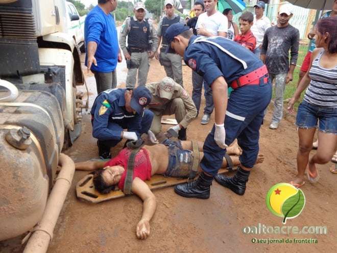 Socorristas do Bombeiros prestaram os primeiros socorros - Foto: Alexandre Lima