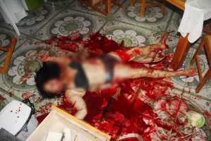 Foi localizado cerca de três facas ao lado do corpo da vítima - Foto: Alexandre Lima